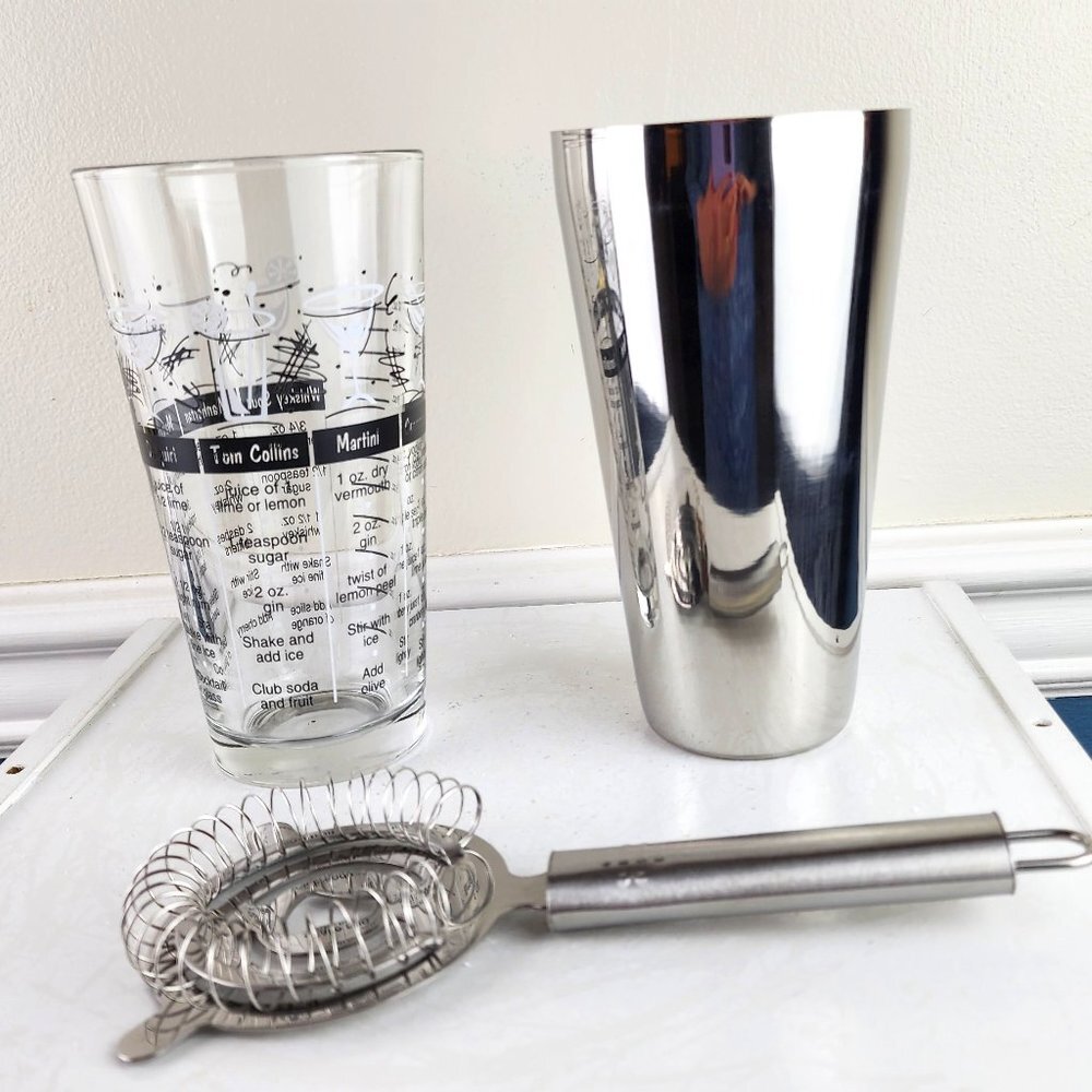 Libbey Three Piece Cocktail Shaker Set NWT